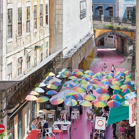 Sunny Pink Street Historical Apt, By Timecooler Лиссабон Экстерьер фото