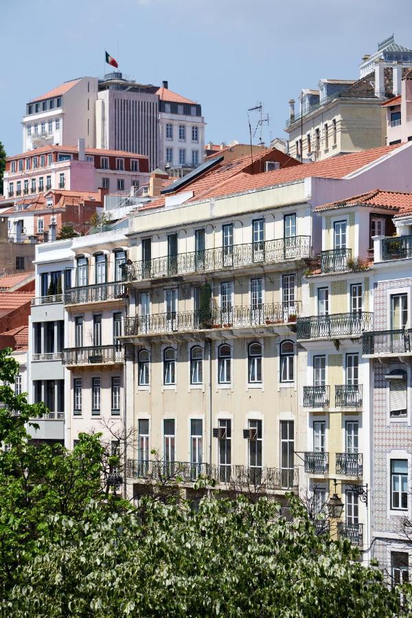 Sunny Pink Street Historical Apt, By Timecooler Лиссабон Экстерьер фото