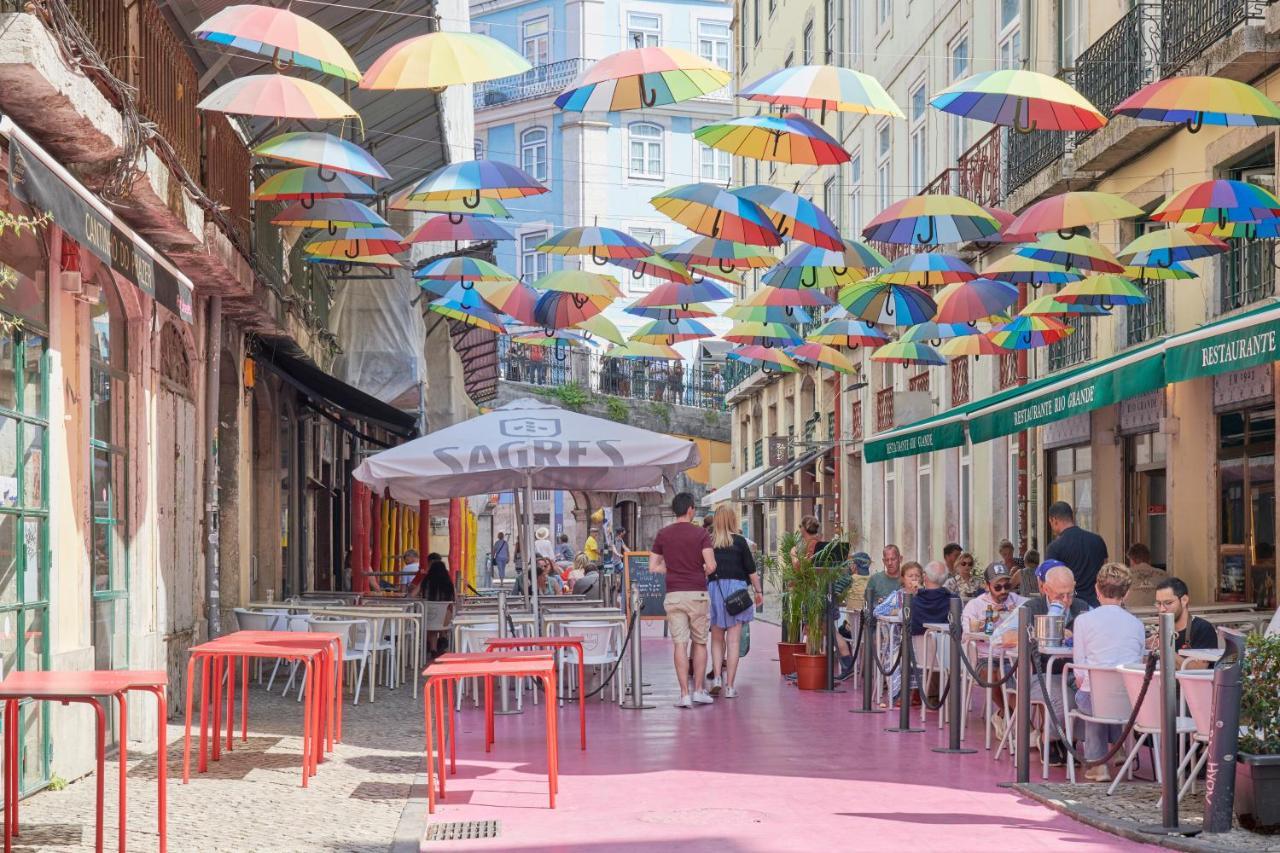 Sunny Pink Street Historical Apt, By Timecooler Лиссабон Экстерьер фото